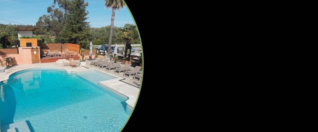 Piscine de l’hôtel Le Banana’s en Haute-Corse