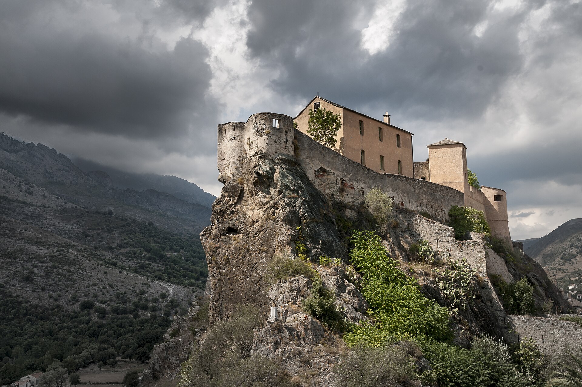 Citadelle de Corte, à 30 minutes du Banana’s